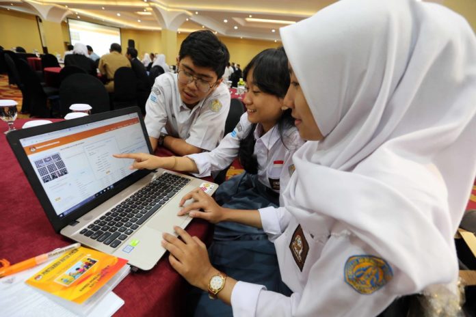 Kerja atau Kuliah