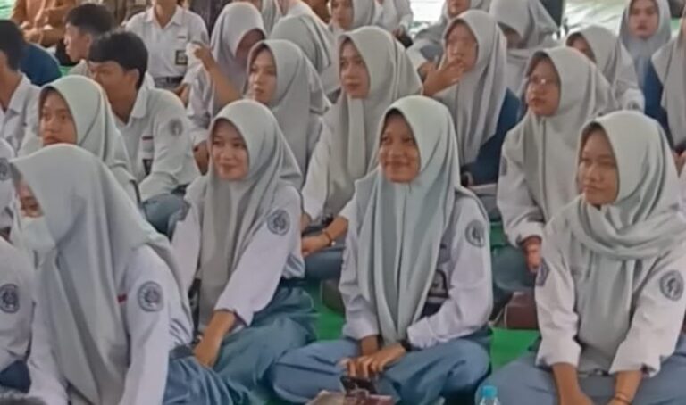 Balikpapan Terima 1.200 Paket Seragam Gratis dari Pemprov Kaltim