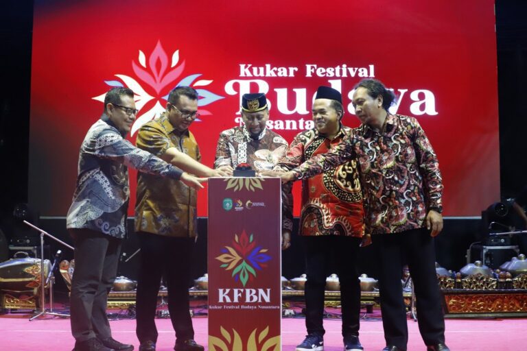 Bupati Kukar Resmi Buka Kukar Festival Budaya Nusantara 2025