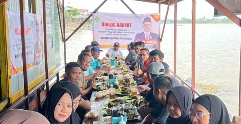 Dialog Rakyat di Desa Liang Ulu, Firnadi Ikhsan Kupas Tuntas Penyaluran Bantuan dari APBD Kaltim