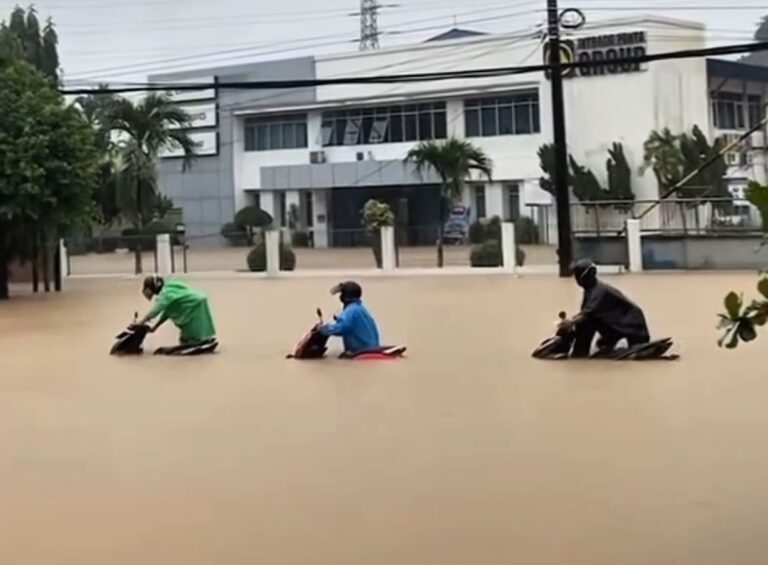 Hujan Deras Guyur Samarinda, 22 Titik Dilanda Banjir dan Longsor