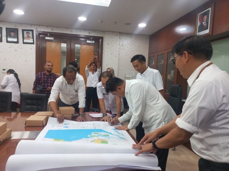 Kukar Mantapkan Langkah Digitalisasi Pertanahan Lewat Penyerahan Peta Zona Nilai Tanah 2024