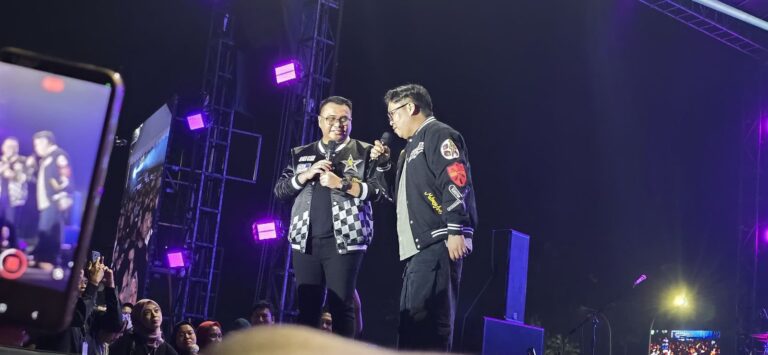 Pentas Syukuran Rakyat Kukar Guncang Taman Kota Raja, Aulia–Rendi Komit Jalankan Janji Kampanye