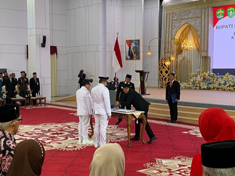Resmi Dilantik Aulia dan Rendi Sebagai Bupati dan Wakil Bupati Kukar