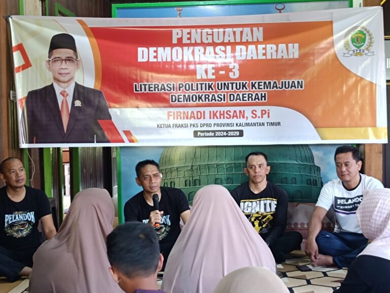 Tingkatkan Literasi Politik Warga, Firnadi Ikhsan Gelar PDD di Desa Loa Raya
