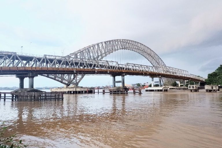 Jembatan Sungai Mahakam