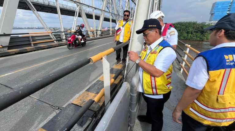 Jembatan Mahakam Ditutup