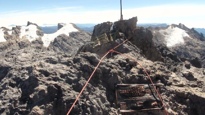 Pendakian Carstensz