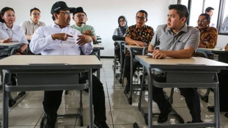 Desk Sekolah Rakyat