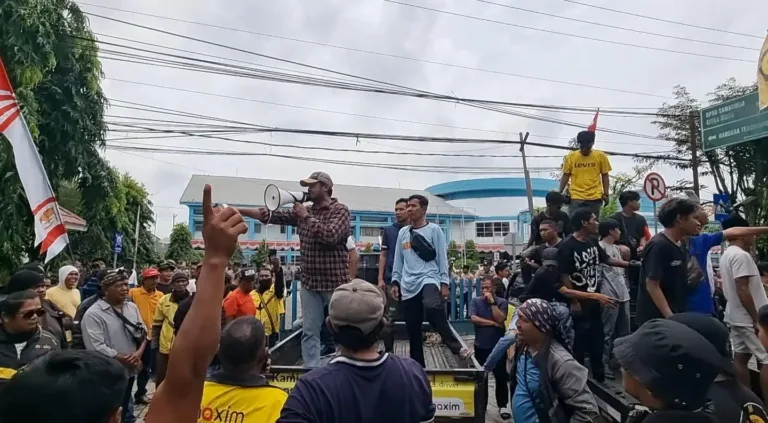 Kantor Disegel Pemprov Kaltim, Ribuan Driver Maxim Demo Protes Tak Bisa Narik