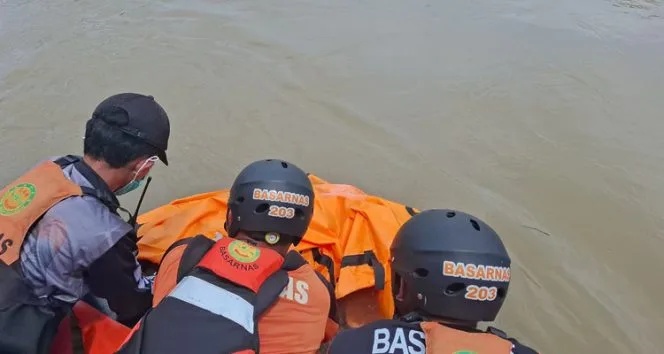 Korban Remaja Tenggelam di Sungai Karang Mumus Ditemukan Meninggal Dunia