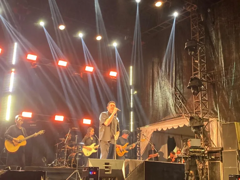 Malam Puncak HUT Smaga ke-44 Pecah, Tulus dan Sal Priadi Bikin Baper Ribuan Penonton